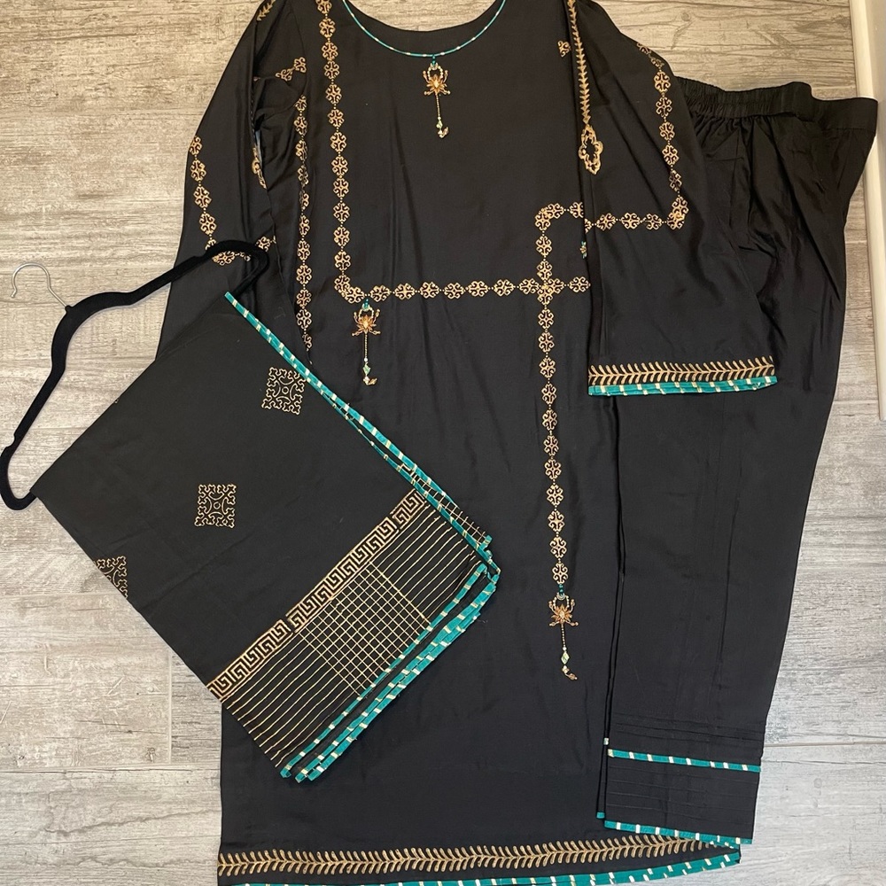 3 pieces preloved